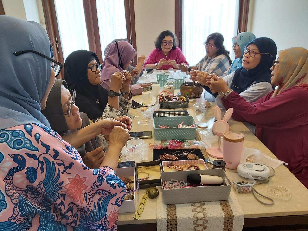 Kreativitas Tanpa Batas: Kesuksesan Workshop Wire Wrapped Accessories ILUNI 34'85